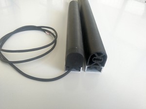 客车行李舱防夹条